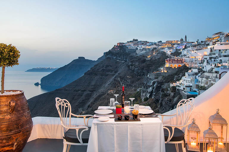 The 20 Best Restaurants Around Santorini Island with the Best Views 770x513 1